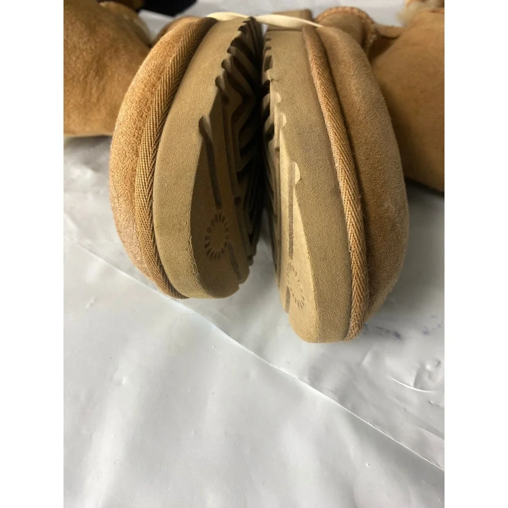 UGG Australia Kids Classic Short Boots Tan Suede‎ Sheepskin Lined Size 6
